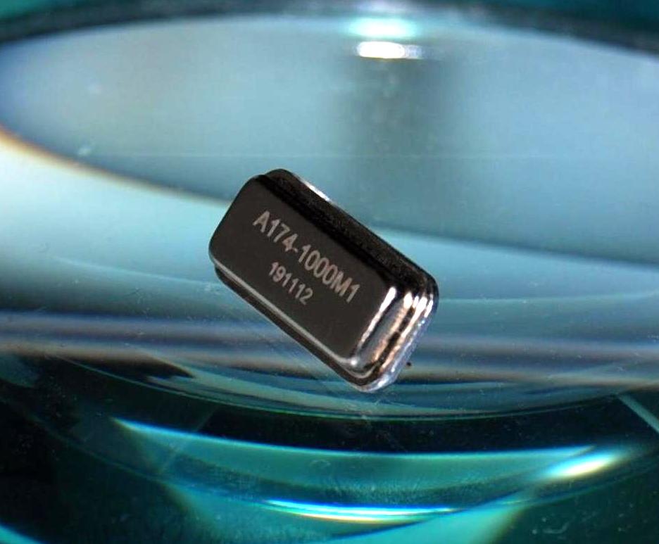 SAW Resonators for low-noise oscillators